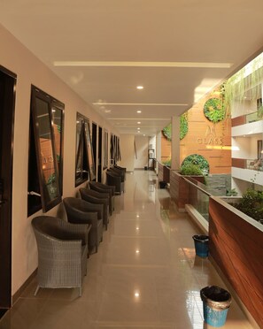 Porch - Class Premium Guest House (Malang)