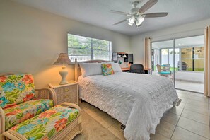 3 bedrooms, iron/ironing board, travel cot, Internet - Apollo Beach Gem w/ Pool: 'The Flamingo House' (Apollo Beach)
