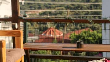 Deniz Manzarali Bahce Kati Ekonomik Daire | Terrace/patio