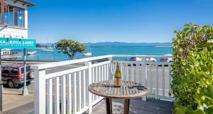 The Pilot House - Nelson Waterfront Holiday Home!