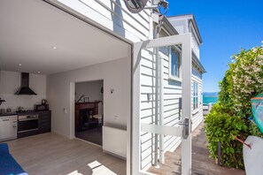 Property grounds - The Pilot House - Nelson Waterfront Holiday Home! (Nelson City)