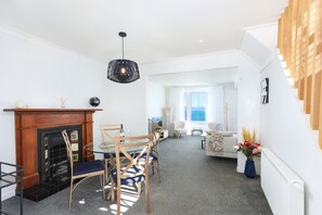 Smart TV, DVD player - The Pilot House - Nelson Waterfront Holiday Home! (Nelson)