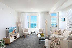 Smart TV, DVD player - The Pilot House - Nelson Waterfront Holiday Home! (Nelson)