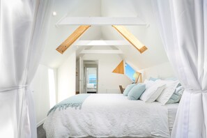 2 bedrooms, iron/ironing board, free WiFi, bed sheets - The Pilot House - Nelson Waterfront Holiday Home! (Nelson)