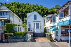 Exterior - The Pilot House - Nelson Waterfront Holiday Home! (Nelson)