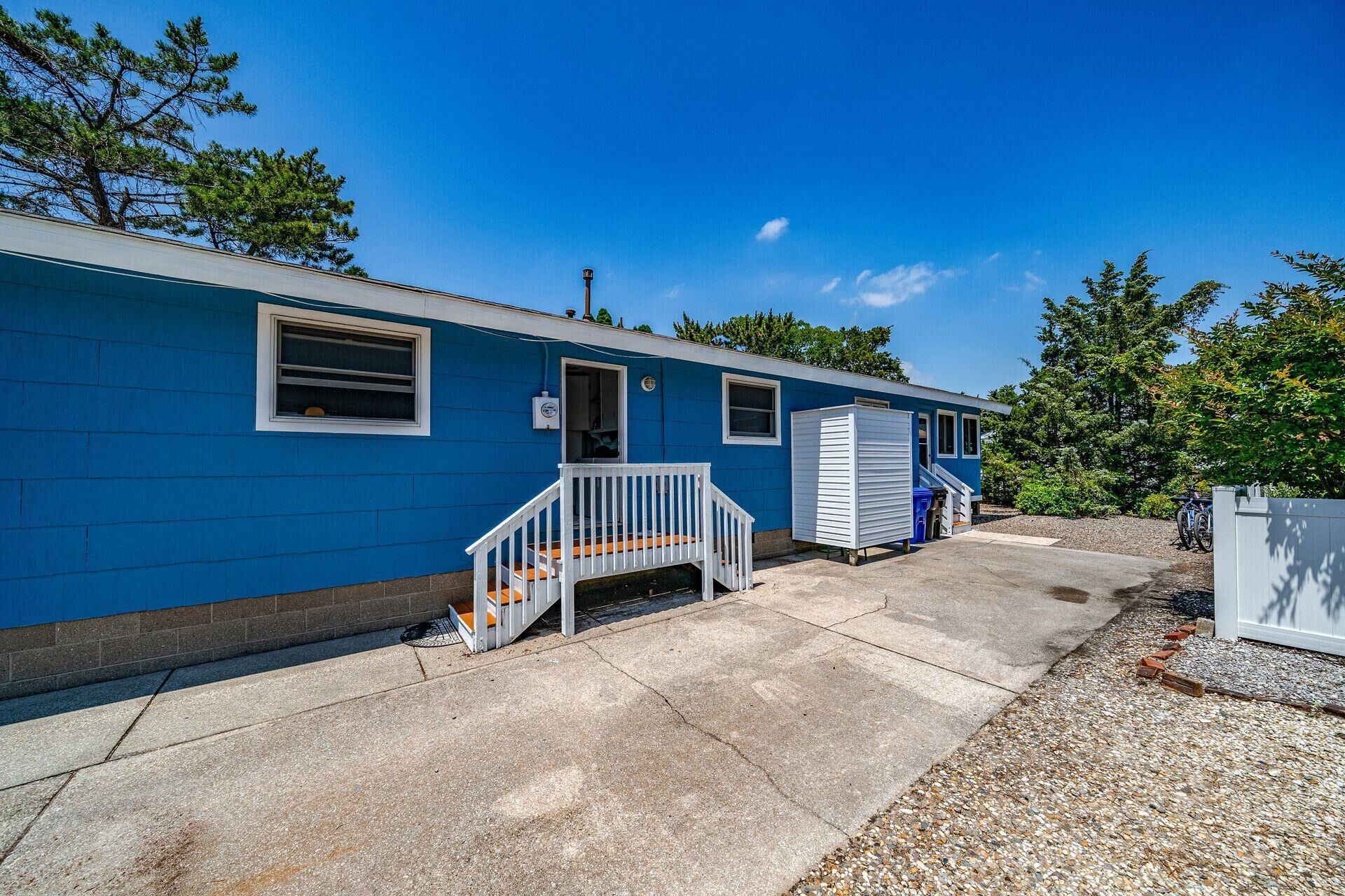 Open floor plan short distance to beach and town