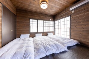 Deluxe Penthouse | 2 bedrooms, laptop workspace, free WiFi, bed sheets