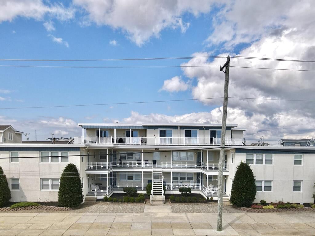 OCEANVIEW condo, Neat as a Pin