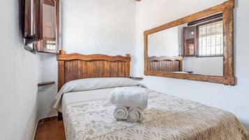 3 slaapkamers, een strijkplank/strijkijzer, gratis wifi, beddengoed