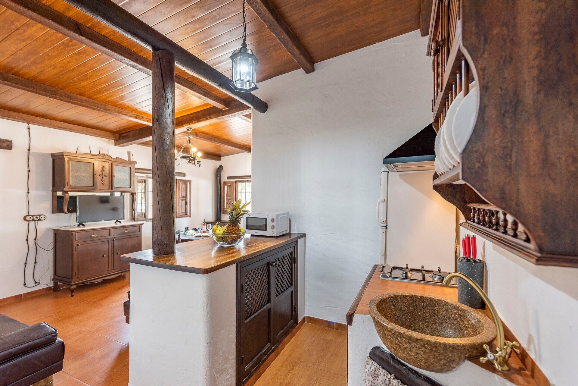 Een koelkast, een magnetron, een kookplaat