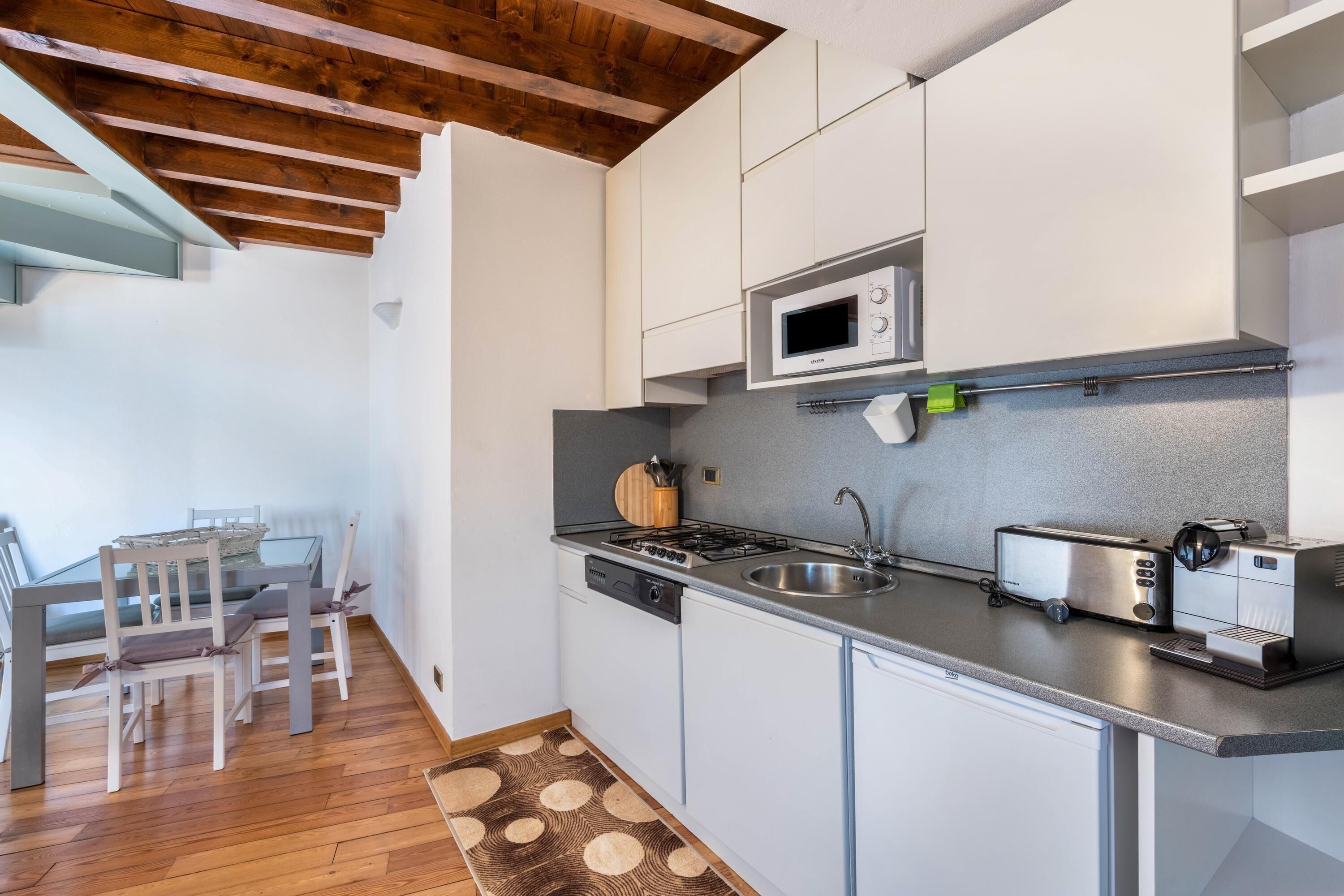 Da gilda - lake view