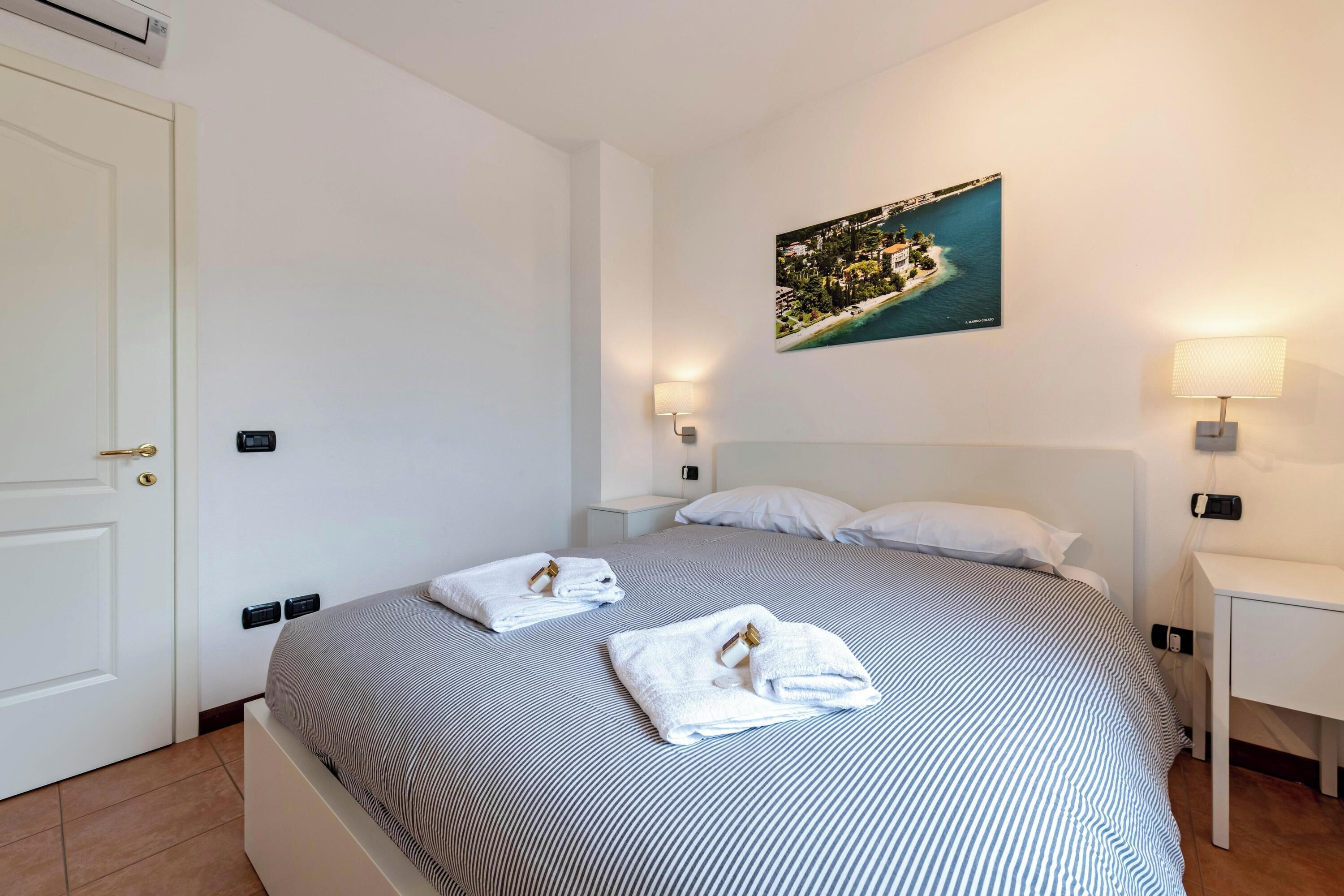 1 habitación, tabla de planchar con plancha, wifi gratis y ropa de cama 