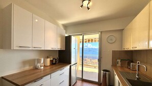 Kaffetrakter/tekoker, mikrobølgeovn, ovn og oppvaskmaskin