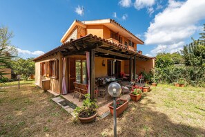 Exterior - Pet-Friendly Holiday Home Villa 'Melograno' with Garden, Terrace & BBQ (Torre delle Stelle)