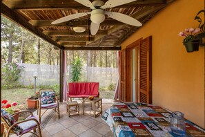 Outdoor dining - Pet-Friendly Holiday Home Villa 'Melograno' with Garden, Terrace & BBQ (Torre delle Stelle)