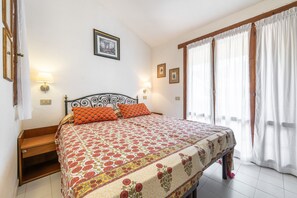 3 bedrooms, iron/ironing board, WiFi, bed sheets - Pet-Friendly Holiday Home Villa 'Melograno' with Garden, Terrace & BBQ (Torre delle Stelle)