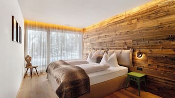 5 bedrooms, iron/ironing board, free WiFi, bed sheets