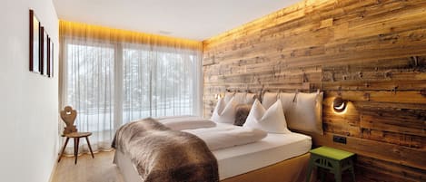 5 bedrooms, iron/ironing board, free WiFi, bed sheets