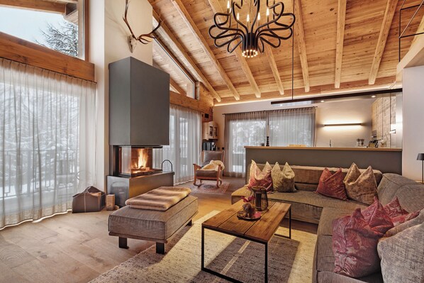 Télévision, cheminée