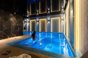 Indoor pool, sun loungers