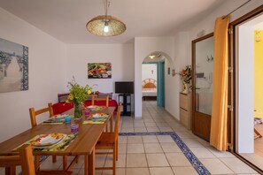 Dining - Holiday Home 'Sacara - Piano Terra - La Plumeria' with Private Terrace, Balcony and Air Conditioning (Santa Maria di Leuca)