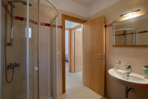 Shower, towels