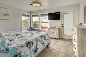 2 bedrooms, iron/ironing board, internet, bed sheets