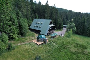 Glamping Dome | 각각 다른 스타일의 인테리어, 각각 다르게 가구 비치, 무료 WiFi, 침대 시트