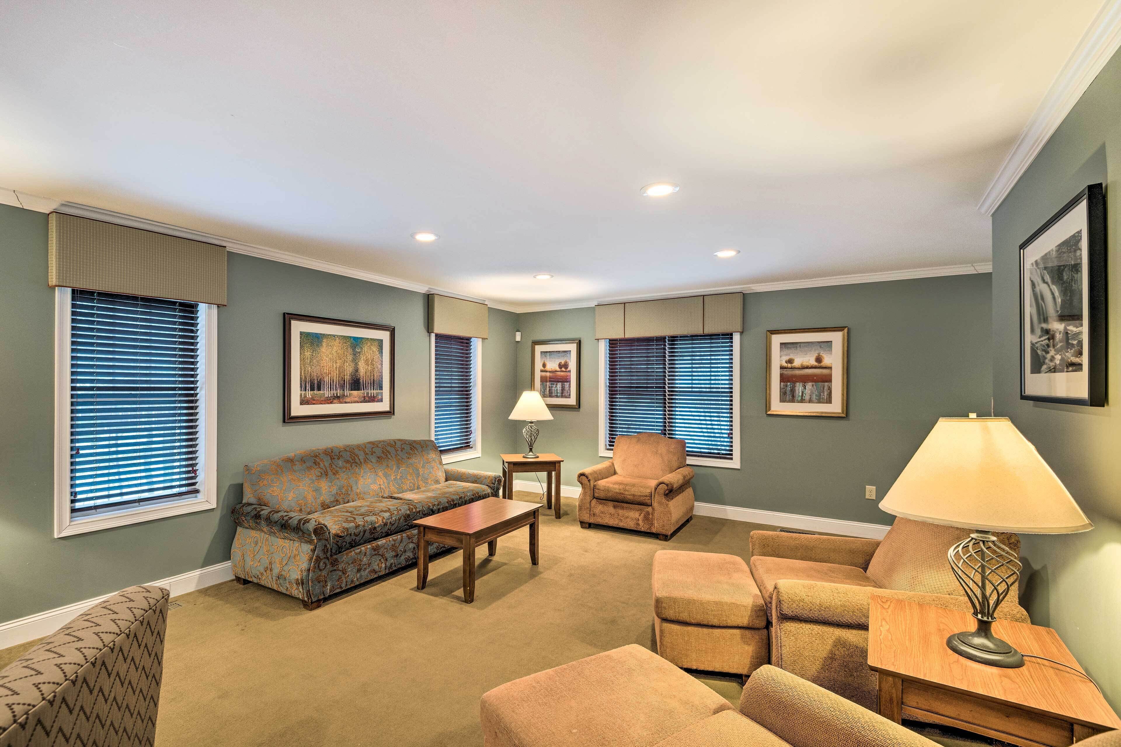 Charming Home w/ Grill - 2 Mi to Cranmore Mtn