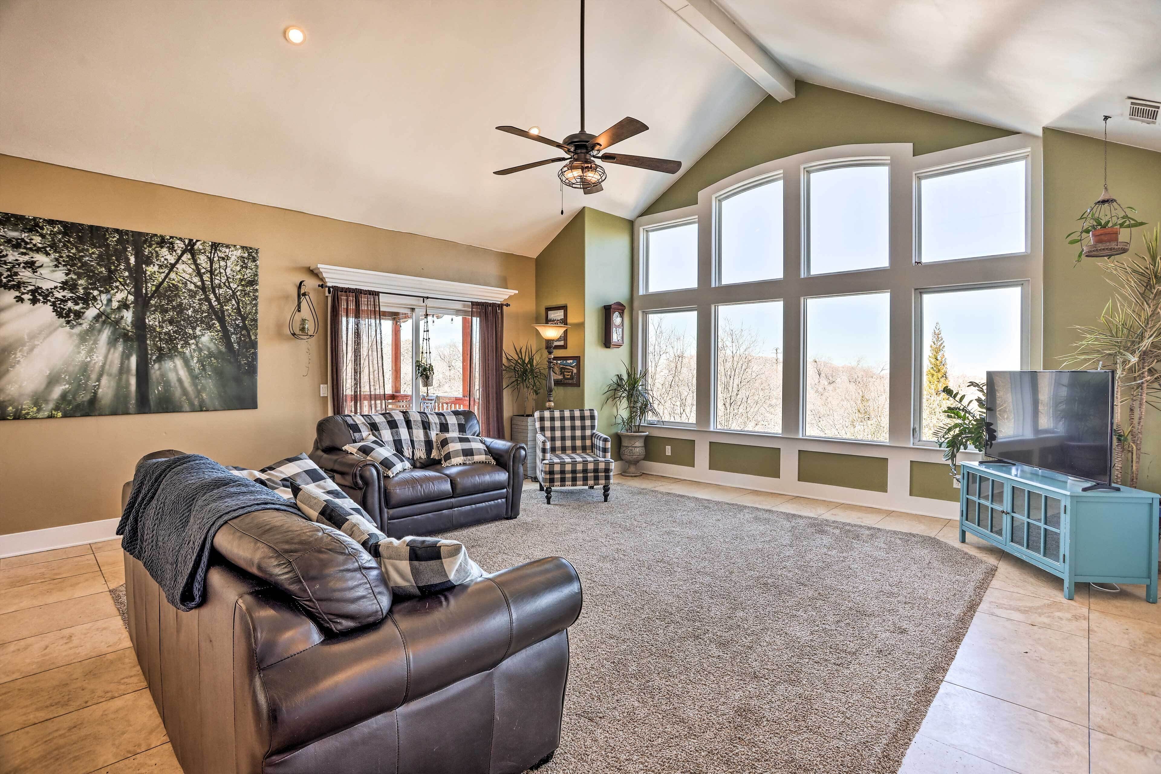 Lovely Lake Arrowhead Home w/ Private Hot Tub