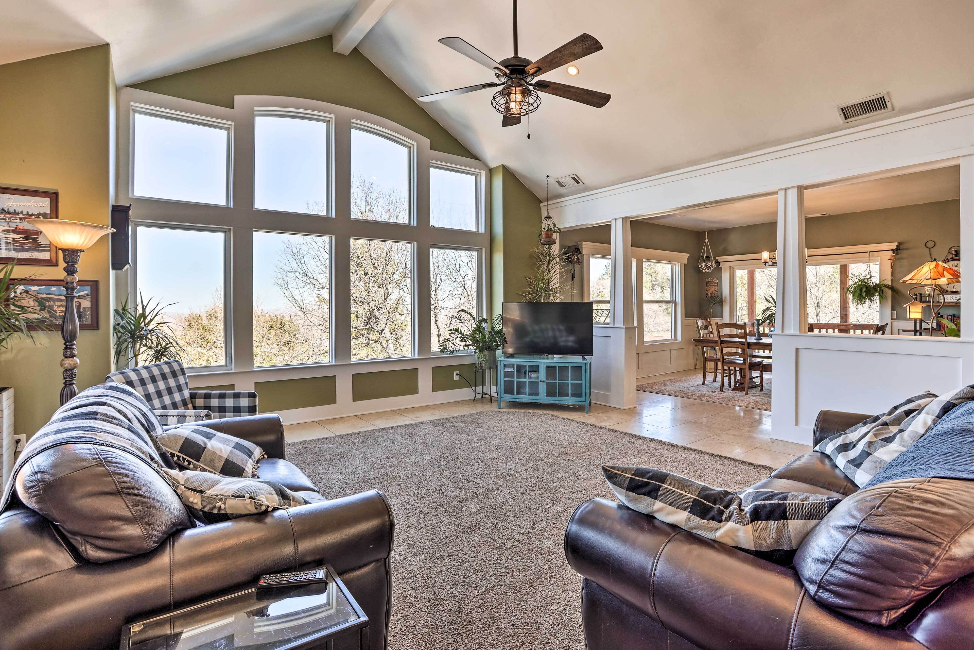 Lovely Lake Arrowhead Home w/ Private Hot Tub