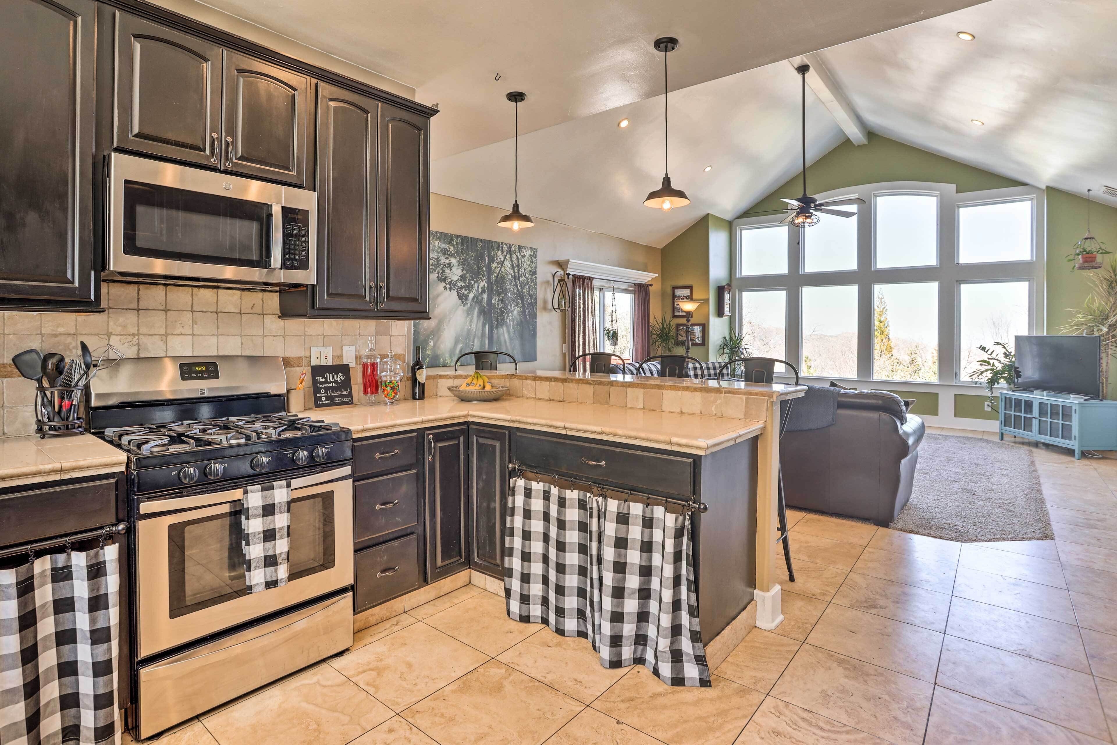 Lovely Lake Arrowhead Home w/ Private Hot Tub