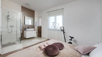 3 Schlafzimmer, Zimmersafe, Bügeleisen/Bügelbrett, kostenloses WLAN