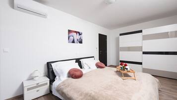Villa, 4 Schlafzimmer, eigener Pool, Bergblick | 4 Schlafzimmer, Zimmersafe, kostenlose Babybetten, Bettwäsche