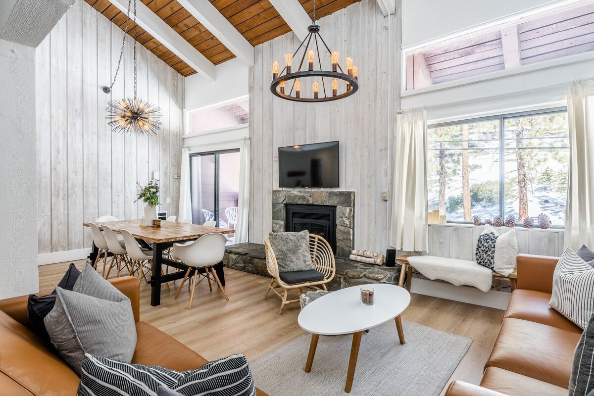 Modern Penthouse with loft on ski-back trail, shared hot tub and game room