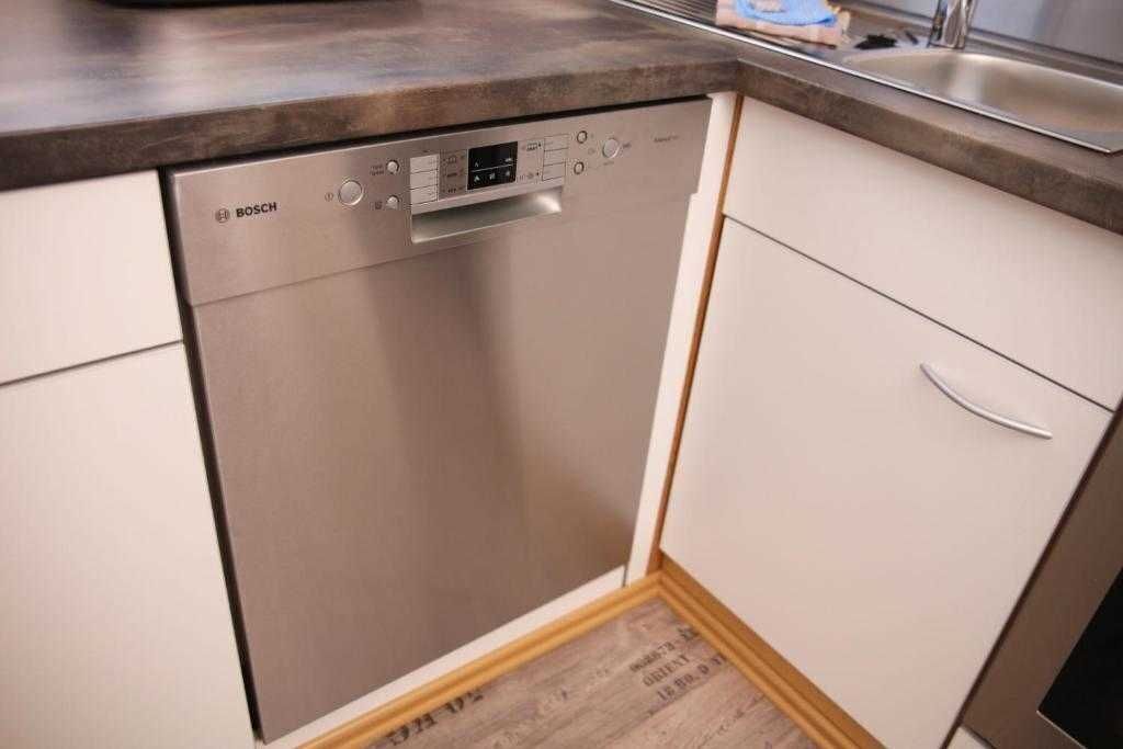 Geladeira, micro-ondas, fogão, lava-louças