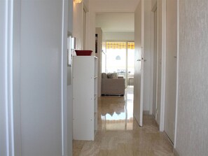 Interior - Quiet, air-conditioned, well-equipped studio with sea view terrace - Sleeps 2 (Villeneuve-Loubet)