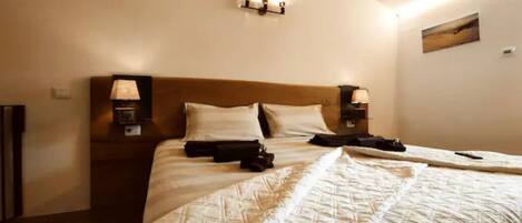 3 bedrooms, desk, iron/ironing board, free WiFi