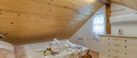 Familienchalet, Mehrere Schlafzimmer, Bergseite (Rustic House With Lovely View)