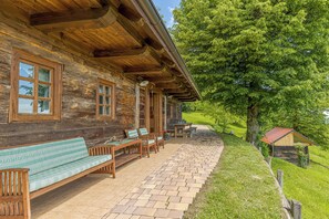 Chalet familiar, varias habitaciones, junto a la montaña (Rustic House With Lovely View) | Exterior