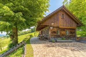 Familienchalet, Mehrere Schlafzimmer, Bergseite (Rustic House With Lovely View) | Außenbereich