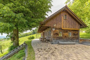 Chalet familiar, varias habitaciones, junto a la montaña (Rustic House With Lovely View) | Exterior