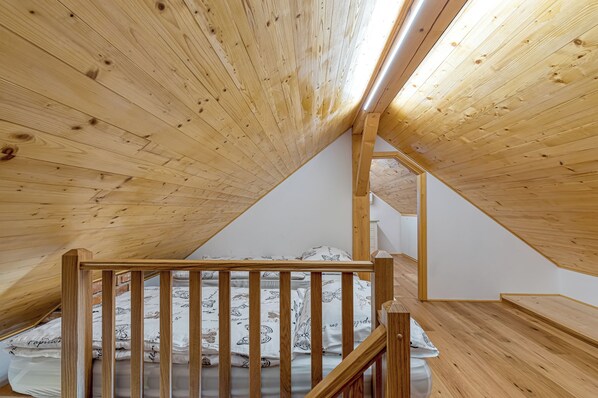 Chalet familiar, varias habitaciones, junto a la montaña (Rustic House With Lovely View) | 3 habitaciones, espacio para trabajar con laptop y wifi gratis 