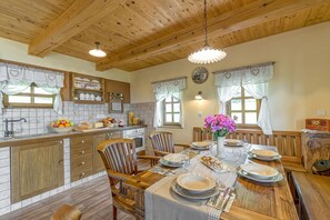 Chalet familiar, varias habitaciones, junto a la montaña (Rustic House With Lovely View) | Restauración