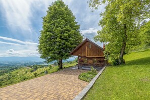 Chalet familiar, varias habitaciones, junto a la montaña (Rustic House With Lovely View) | Exterior