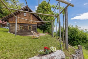 ชาเลท์สำหรับครอบครัว, หลายห้องนอน, ติดภูเขา (Rustic House With Lovely View) | บริเวณที่พัก