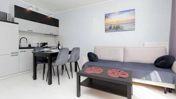 Una televisión, una oficina