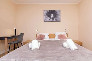 1 bedroom, desk, iron/ironing board, WiFi
