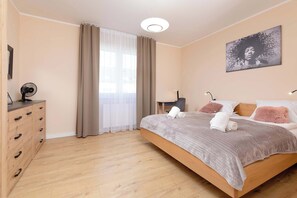 1 bedroom, desk, iron/ironing board, WiFi