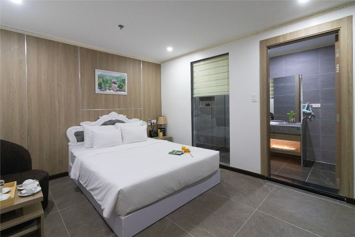 Premium bedding, desk, laptop workspace, free WiFi